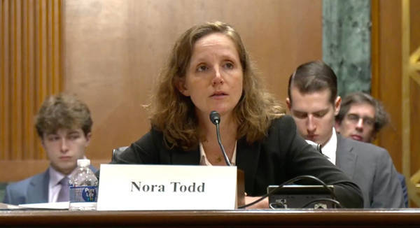 皇冠登2代理_美专家组叫嚣：特朗普关税没用皇冠登2代理，对中国要用全面、结构性的措施