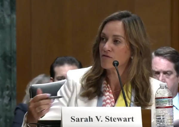 皇冠登2代理_美专家组叫嚣：特朗普关税没用皇冠登2代理，对中国要用全面、结构性的措施