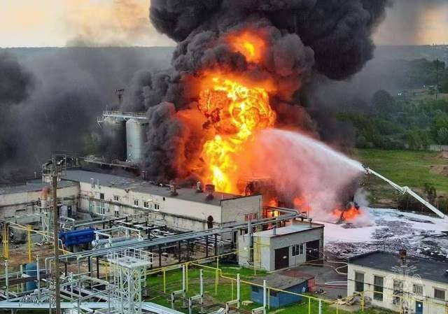 世界杯足球赛_真炸出了蘑菇云了！俄军疯狂报复袭击世界杯足球赛，乌军手中的牌已被全部烧光