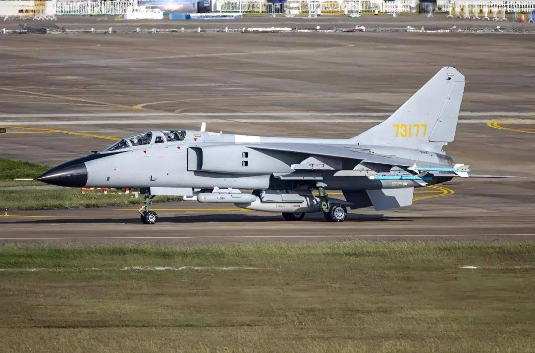 皇冠比分_振奋！网友拍到2架歼-35伴飞歼-20皇冠比分，中国歼-35批量服役了？