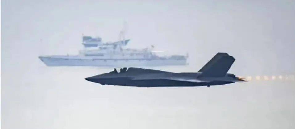 皇冠比分_振奋！网友拍到2架歼-35伴飞歼-20皇冠比分，中国歼-35批量服役了？