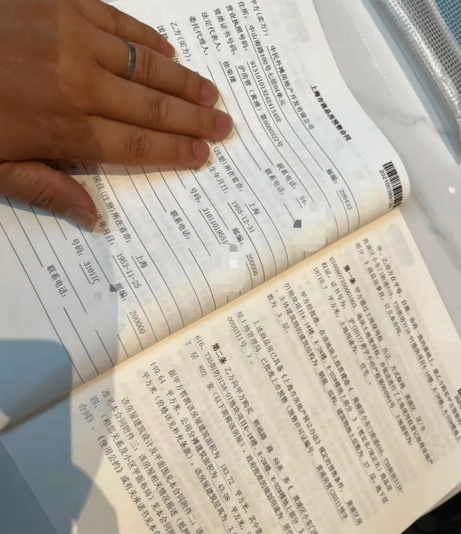 阿尔艾利开罗足球_女子4年前借贷900万元阿尔艾利开罗足球，拿下上海3000万元的豪宅，交房近2年仍未办下不动产权证！竟是因开发商欠税？公司最新回应来了