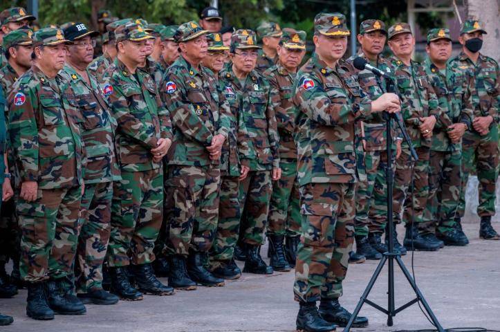 巴黎圣日耳曼vs迈阿密国际_泰国打响战役！洪森接过指挥权巴黎圣日耳曼vs迈阿密国际，两国元首坐镇前线，大战爆发苗头