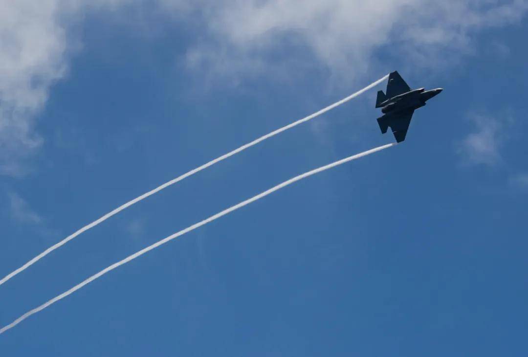 冰岛女子甲组联赛_央视公开！美国双航母夹击中国辽宁舰冰岛女子甲组联赛，歼-15挂弹起飞与美军狗斗
