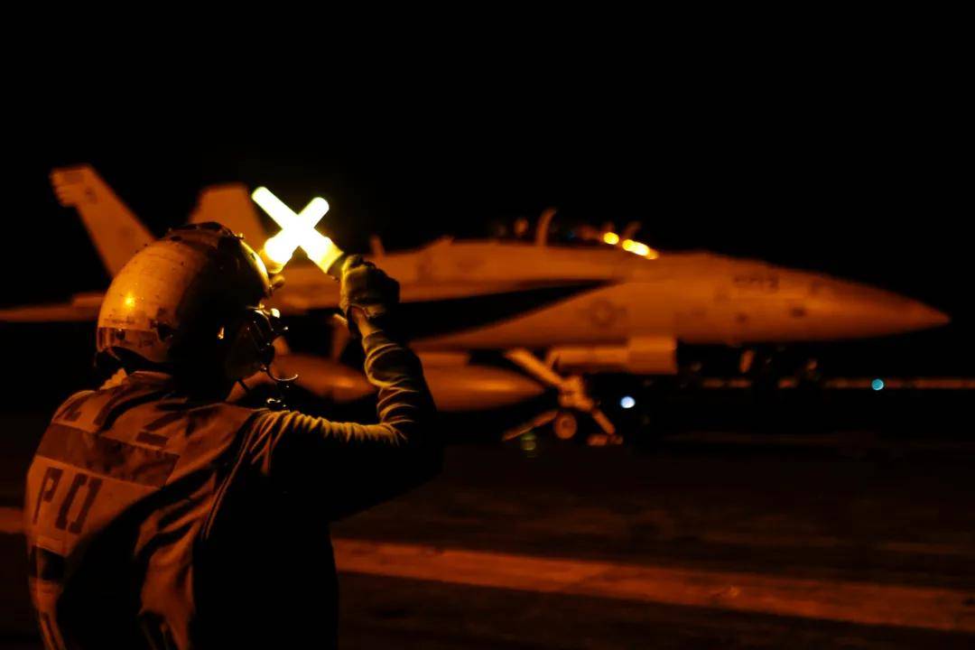 冰岛女子甲组联赛_央视公开！美国双航母夹击中国辽宁舰冰岛女子甲组联赛，歼-15挂弹起飞与美军狗斗