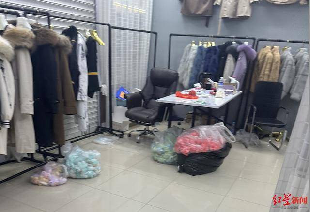 乌兹别克超级联赛_实探衡水盗版LABUBU大集：像卖菜一样摆摊卖乌兹别克超级联赛，商家称如今订单变少生意难做