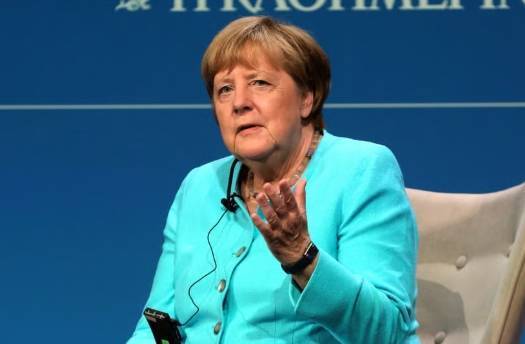 维冈竞技VS北安普敦_默克尔吐槽特朗普：镜头前拒绝握手维冈竞技VS北安普敦，摄像机关了又握上了