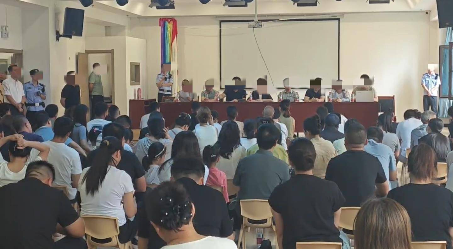 瓦路尔VS科罗拉_天水血铅异常幼儿确诊铅中毒瓦路尔VS科罗拉，疑似“毒源”浮出水面：抽检的三色发糕和玉米肠卷添加剂超标