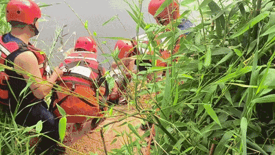 切辛纳青年队VS博洛尼亚青年队_大爷喝醉酒下河“凉快凉快”切辛纳青年队VS博洛尼亚青年队，结果发现自己不会游泳？