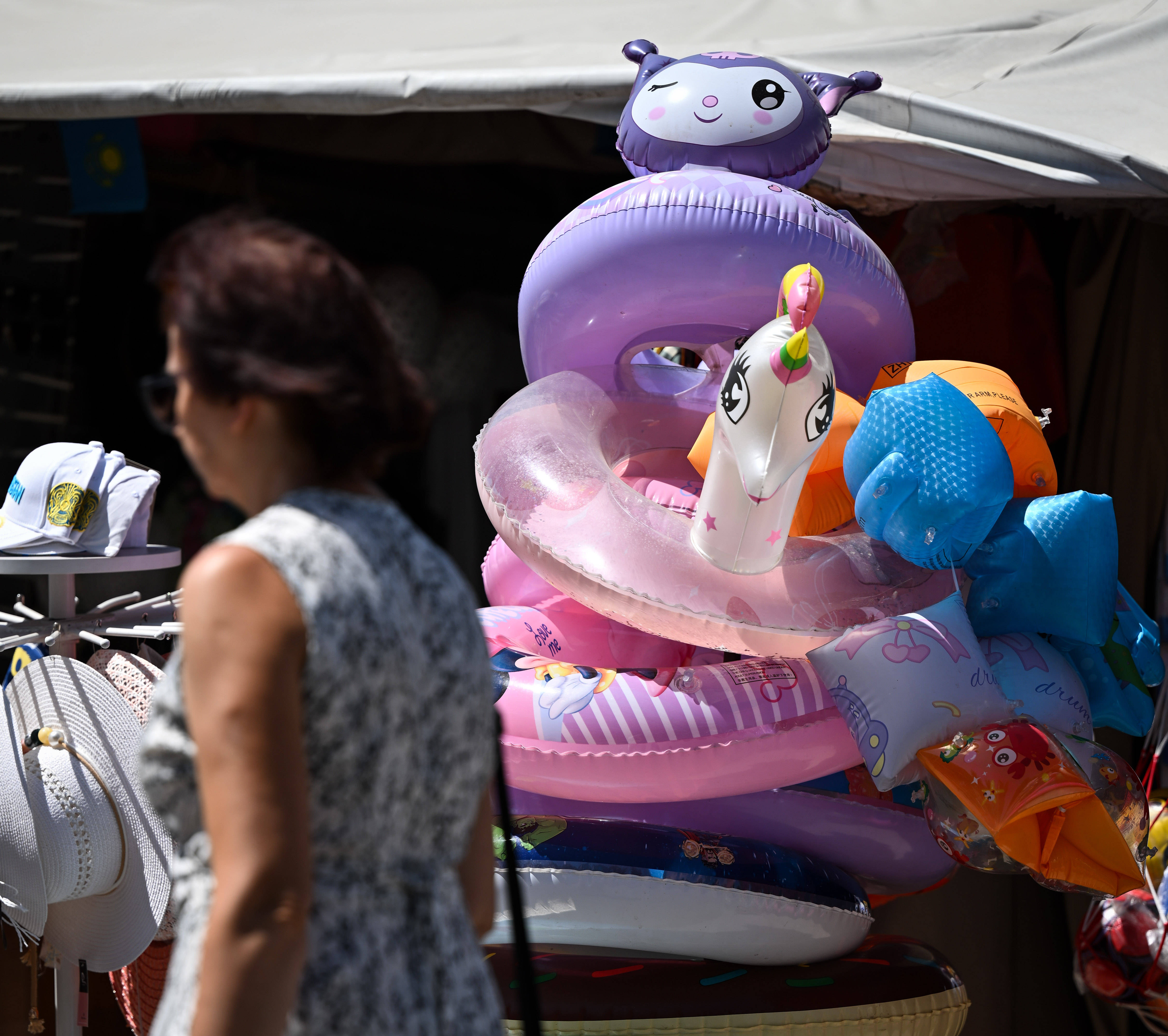 沙尔克04VS柏林赫塔_哈萨克斯坦阿拉木图迎来高温天气