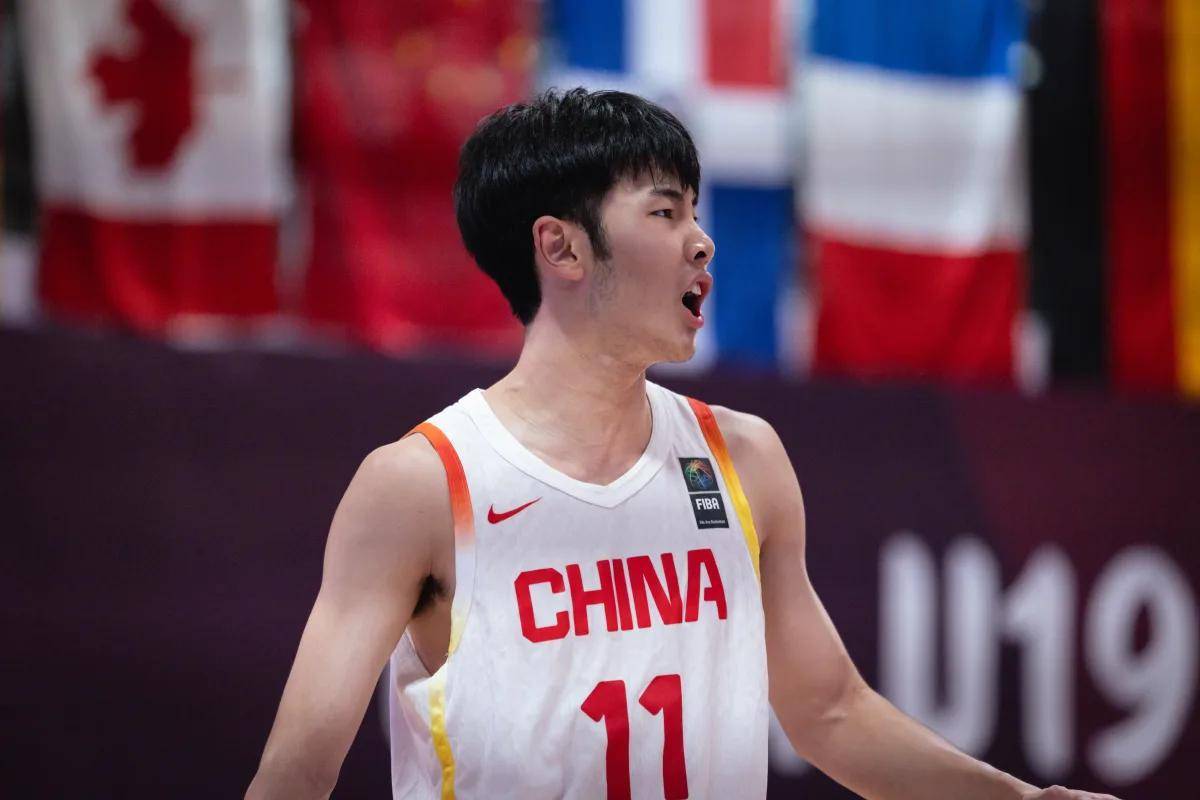 摩顿VS邓弗姆林_苏群:国青篮球思维与世界接轨 曲绍斌是青训优秀教练