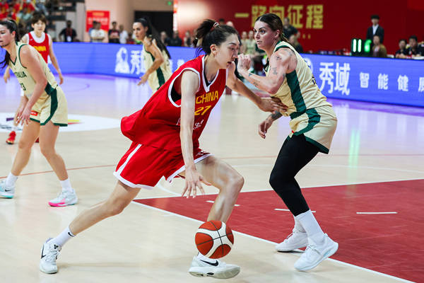 迪伊银行VS图里夫联队_热身赛-杨舒予15分杨力维关键2罚 中国女篮逆转澳洲