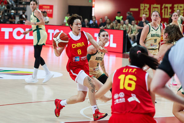 迪伊银行VS图里夫联队_热身赛-杨舒予15分杨力维关键2罚 中国女篮逆转澳洲