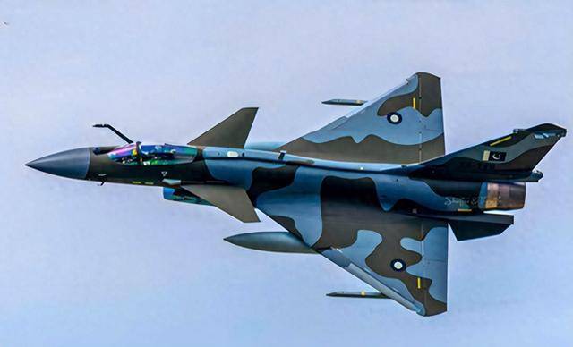 皇家马德里vs多特蒙德_歼10CE凌空打爆阵风皇家马德里vs多特蒙德，法国、印度都来找中国算账？解放军不惯着