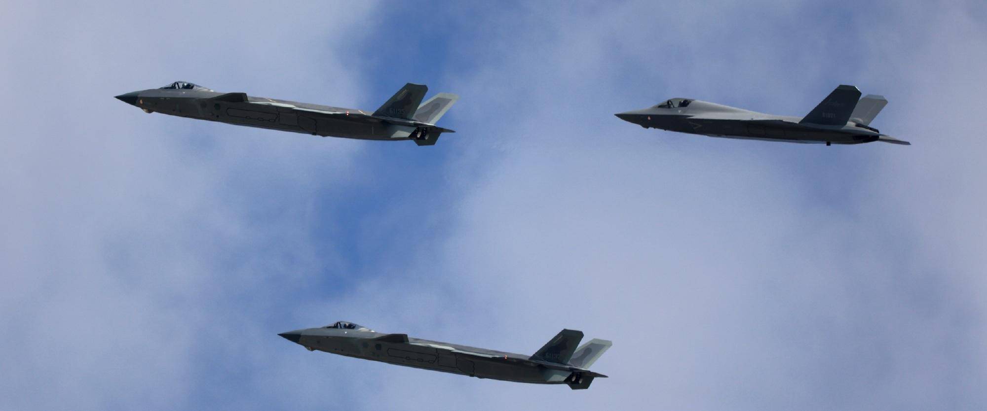 多德勒支VS坎布尔_全世界首支混编双五代机多德勒支VS坎布尔，美媒：中国空军歼-35实力远超西方F-35