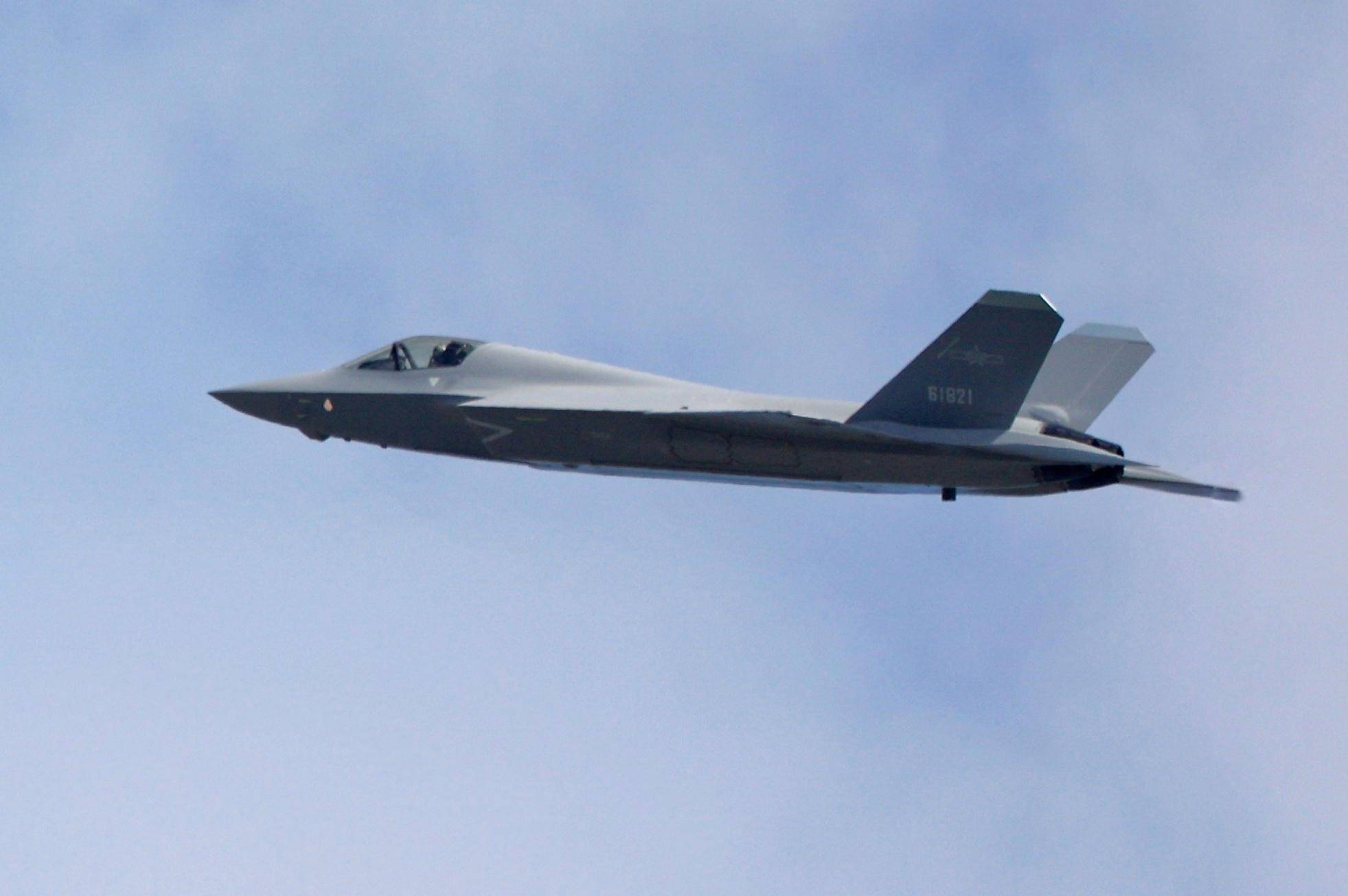 多德勒支VS坎布尔_全世界首支混编双五代机多德勒支VS坎布尔，美媒：中国空军歼-35实力远超西方F-35