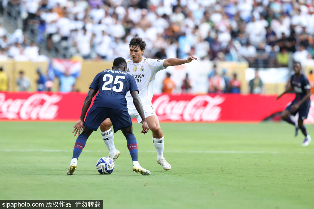 奥斯VS马斯特里赫特_世俱杯-登贝莱传射法比安双响 巴黎4-0皇马进决赛