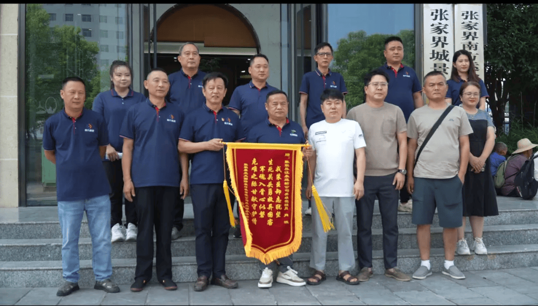 皇冠信用网庄家_张家界司机高速上突发疾病皇冠信用网庄家，晕倒前尽全力熄火刹车救下整车韩国游客，自己不幸离世，年仅41岁，他是退役军人