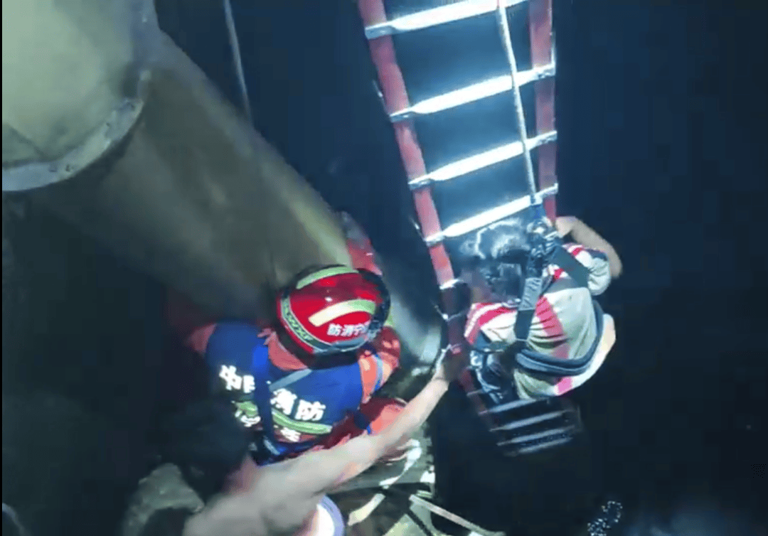 皇冠平台_事发大连！男子带着女儿夜钓皇冠平台，迟迟未归，妻子前往海边呼喊搜寻俩小时，最终发现……