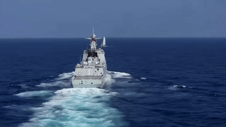 皇冠博彩官网_网传德国侦察机飞越052D舰皇冠博彩官网，威胁安全，中方激光照射才是理直气壮