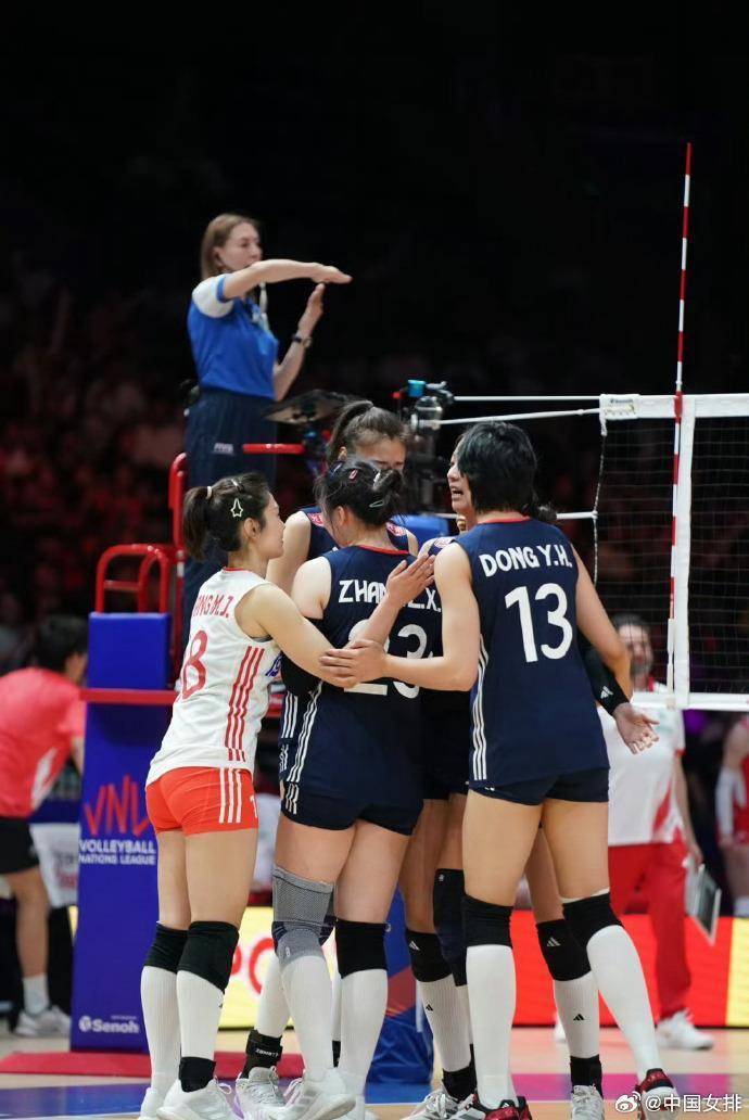皇冠信用网登1_四战全胜皇冠信用网登1！中国女排逆转战胜美国女排 阿灵顿站完美收官