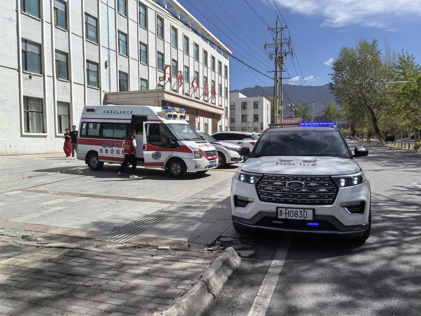 皇冠登一登二登三区别_青海一男子被罕见剧毒阿拉善蝮蛇咬伤皇冠登一登二登三区别，因无血清一度想放弃治疗 警车开道转运700公里救命