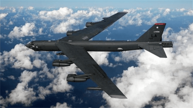 皇冠信用网出租足球_雷达全程无预警皇冠信用网出租足球，B52突然闪现，以肉眼可见速度高速逼近客机