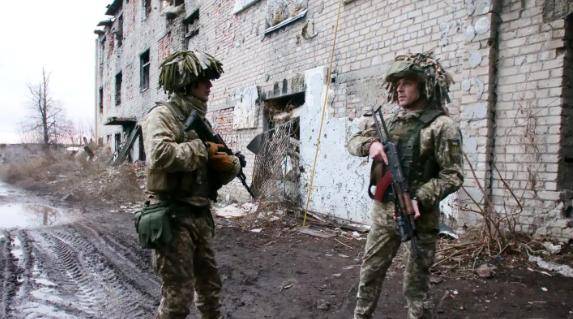 皇冠足球会员注册_俄军敢死队突入红军城皇冠足球会员注册，乌军被打得手忙脚乱，泽连斯基面临“逼宫”局面