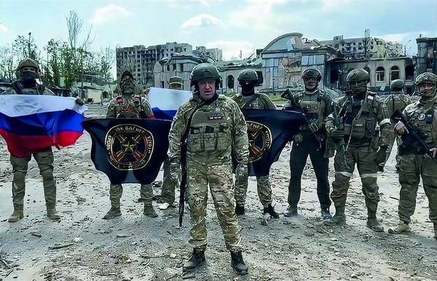 皇冠足球会员注册_俄军敢死队突入红军城皇冠足球会员注册，乌军被打得手忙脚乱，泽连斯基面临“逼宫”局面