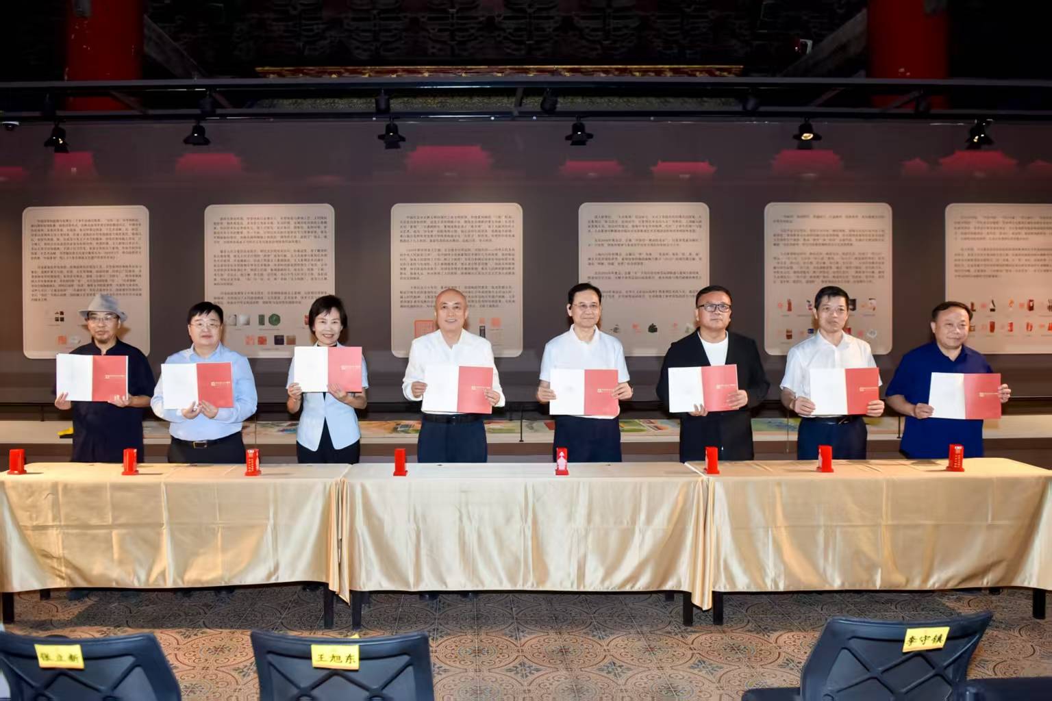 足球比赛外围买球网站_金石印记足球比赛外围买球网站，篆刻中轴华章“世界文化遗产北京中轴线——印记北京中轴线大众篆刻作品展故宫站”开幕