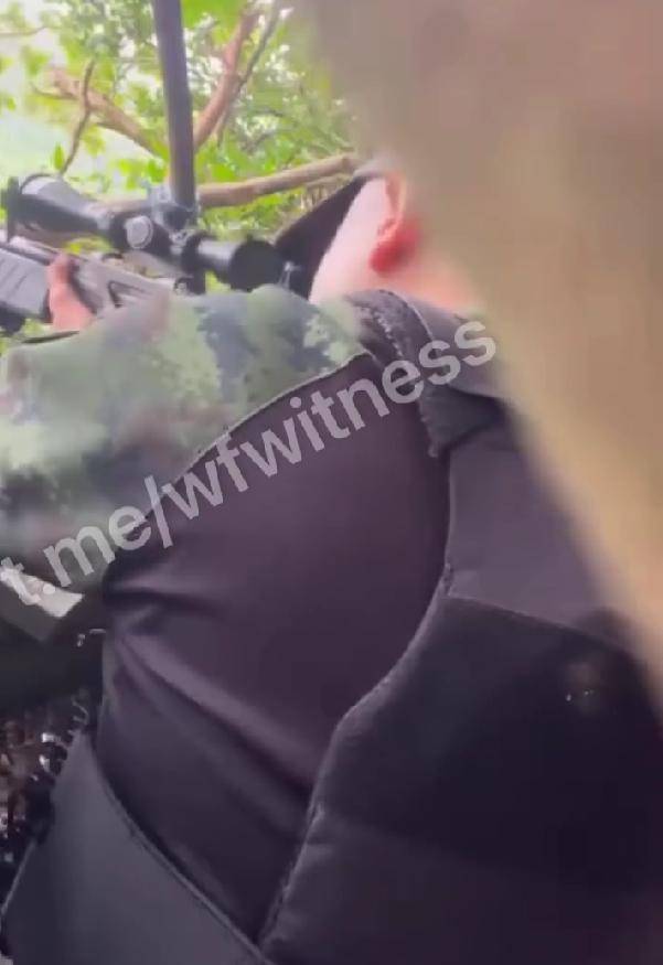 皇冠信用网会员注册_泰国狙击手开火皇冠信用网会员注册，中国85高机打出超越射击，柬埔寨战士光膀子打81