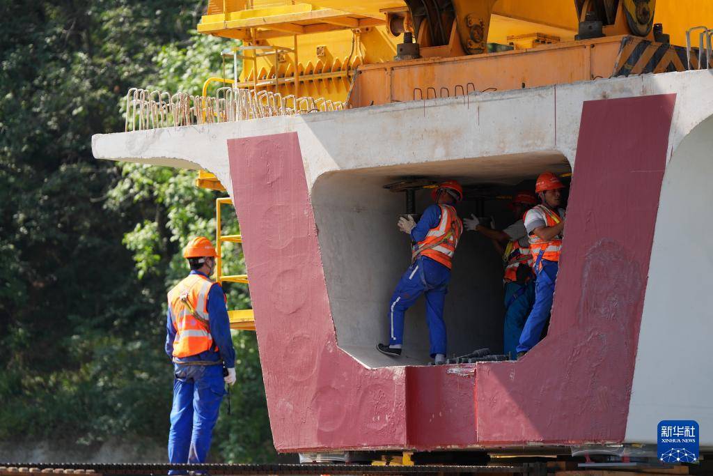 皇冠足球管理平台出租_西康高铁全线完成桥梁架设