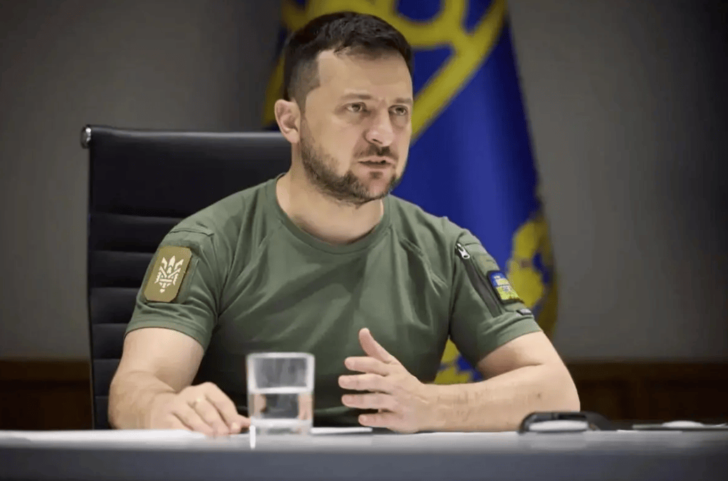 如何注册皇冠足球代理_俄乌重大转折点来了？基辅内部抗议内讧之际如何注册皇冠足球代理，俄军渗透部队的伏击，正撕裂乌克兰东部最后的防线