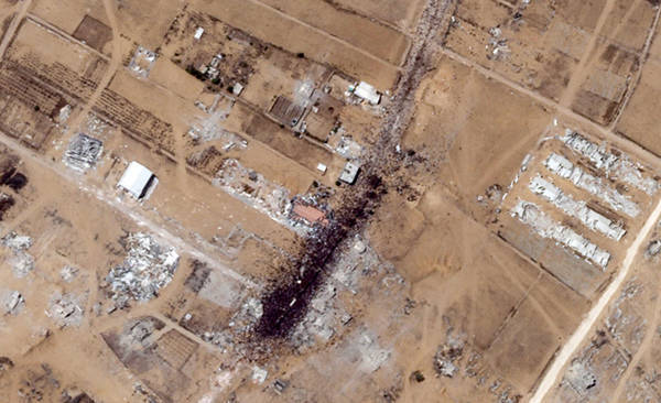 皇冠信用網如何开户_美国卫星公司发布图像：加沙人民围住援助卡车皇冠信用網如何开户，他们的痛苦与绝望从太空都能看到