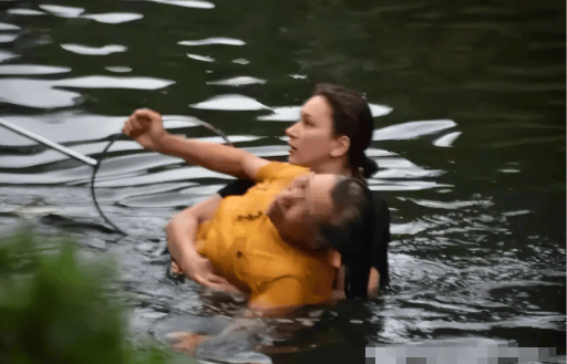 皇冠信用网登3_央媒力挺！俄罗斯女留学生水中救人皇冠信用网登3，获特殊身份后，意外一幕出现