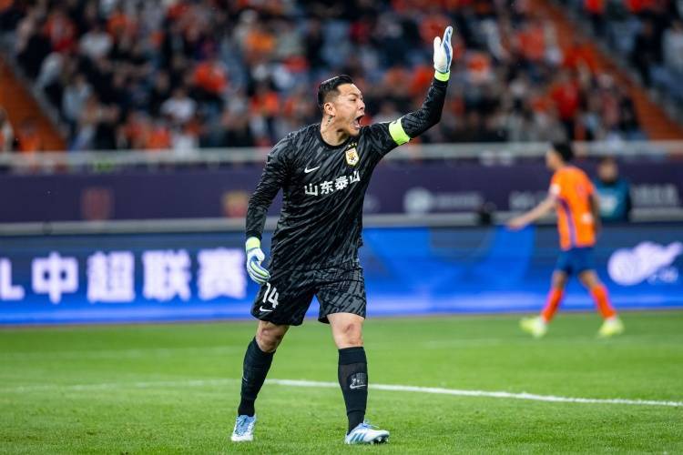 皇冠信用开户_泰山球迷怒斥王大雷：扔队长袖标不可饶恕皇冠信用开户！无论他曾做过多少贡献