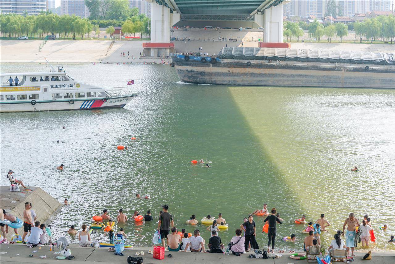 如何代理皇冠信用网_武汉多部门联合行动并提醒市民：远离两江通航水域如何代理皇冠信用网，莫让消暑变险情