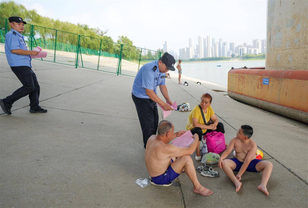 如何代理皇冠信用网_武汉多部门联合行动并提醒市民：远离两江通航水域如何代理皇冠信用网，莫让消暑变险情