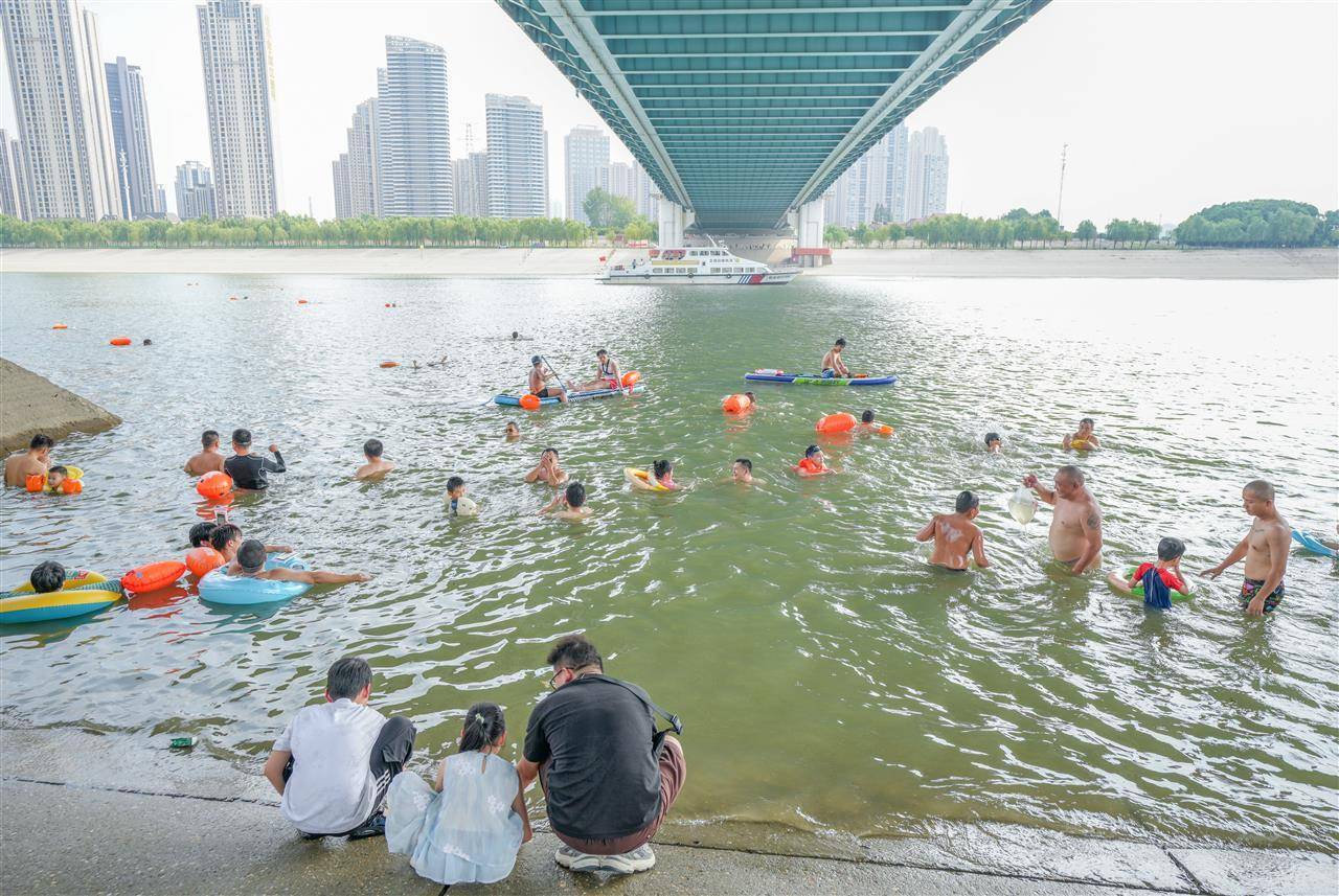 如何代理皇冠信用网_武汉多部门联合行动并提醒市民：远离两江通航水域如何代理皇冠信用网，莫让消暑变险情