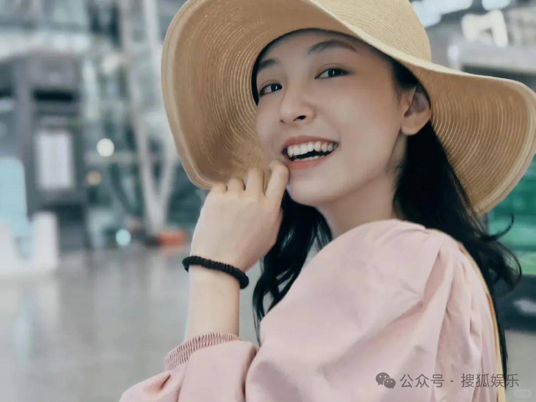 皇冠代理联系方式_离婚三年又被拍到亲密逛超市皇冠代理联系方式，他俩这是纯带娃还是真复合了？