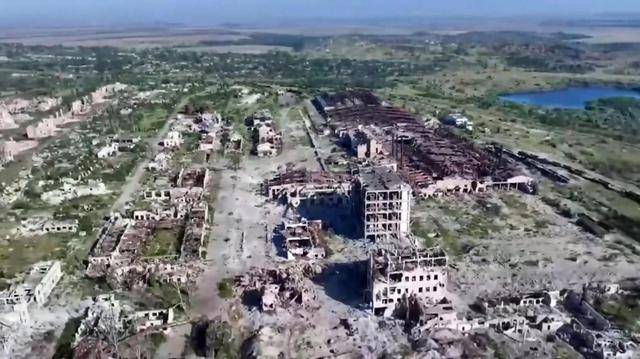 皇冠信用网在线申请_血战500天后皇冠信用网在线申请，乌东重镇升起俄罗斯国旗：北约32国只剩一个选择