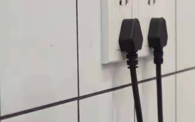 皇冠信用盘押金多少_拔几个插头收费300元皇冠信用盘押金多少！男子质疑啄木鸟“维修刺客”：他就没有修