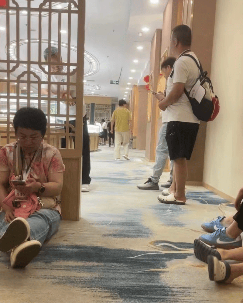 皇冠信用網_99元豪华游皇冠信用網，被骗到内裤不剩