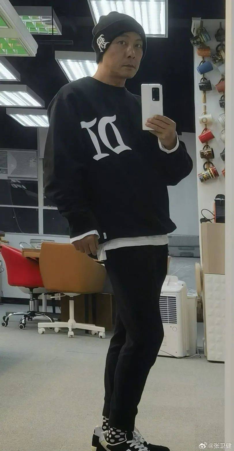 hga025怎么登录_60岁张卫健在演唱会上掏出老年卡hga025怎么登录，求大家别欺负老人家