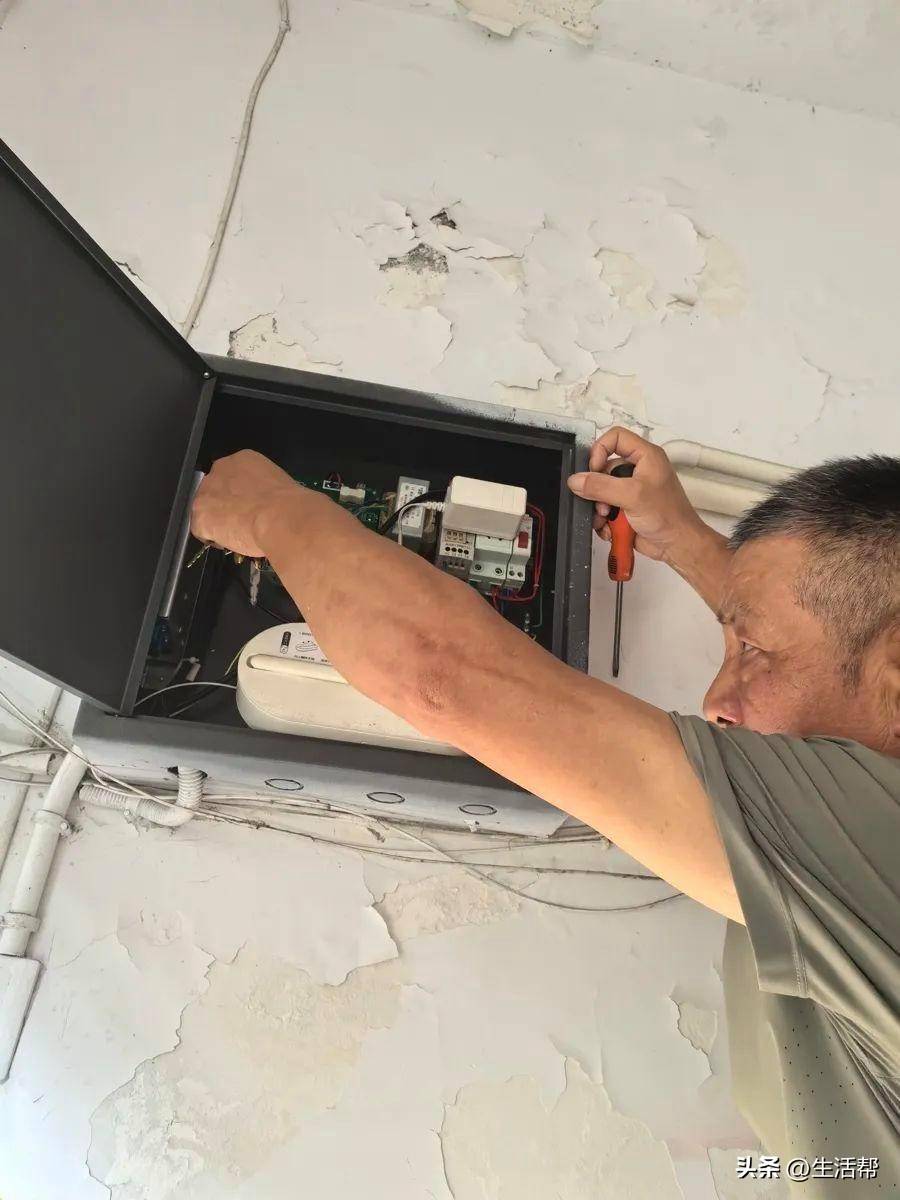 皇冠信用网最高占成_上海多个小区1700多个门禁集体失效皇冠信用网最高占成，居民炸锅：“太不安心了……”官方最新回应