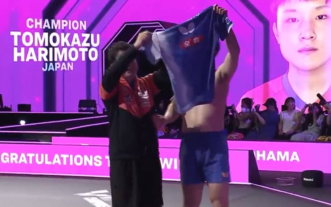 皇冠信用网会员_张本智和夺冠皇冠信用网会员，4比2胜王楚钦，赛后脱衣庆祝与王皓握手；此前称王皓握手“太敷衍”