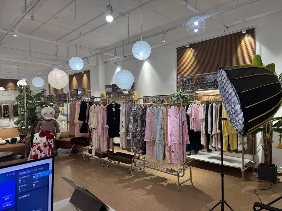 皇冠信用网怎么租_成本仅20元！上海警方成功破获一起生产、销售假冒品牌案皇冠信用网怎么租，涉案金额4500余万元