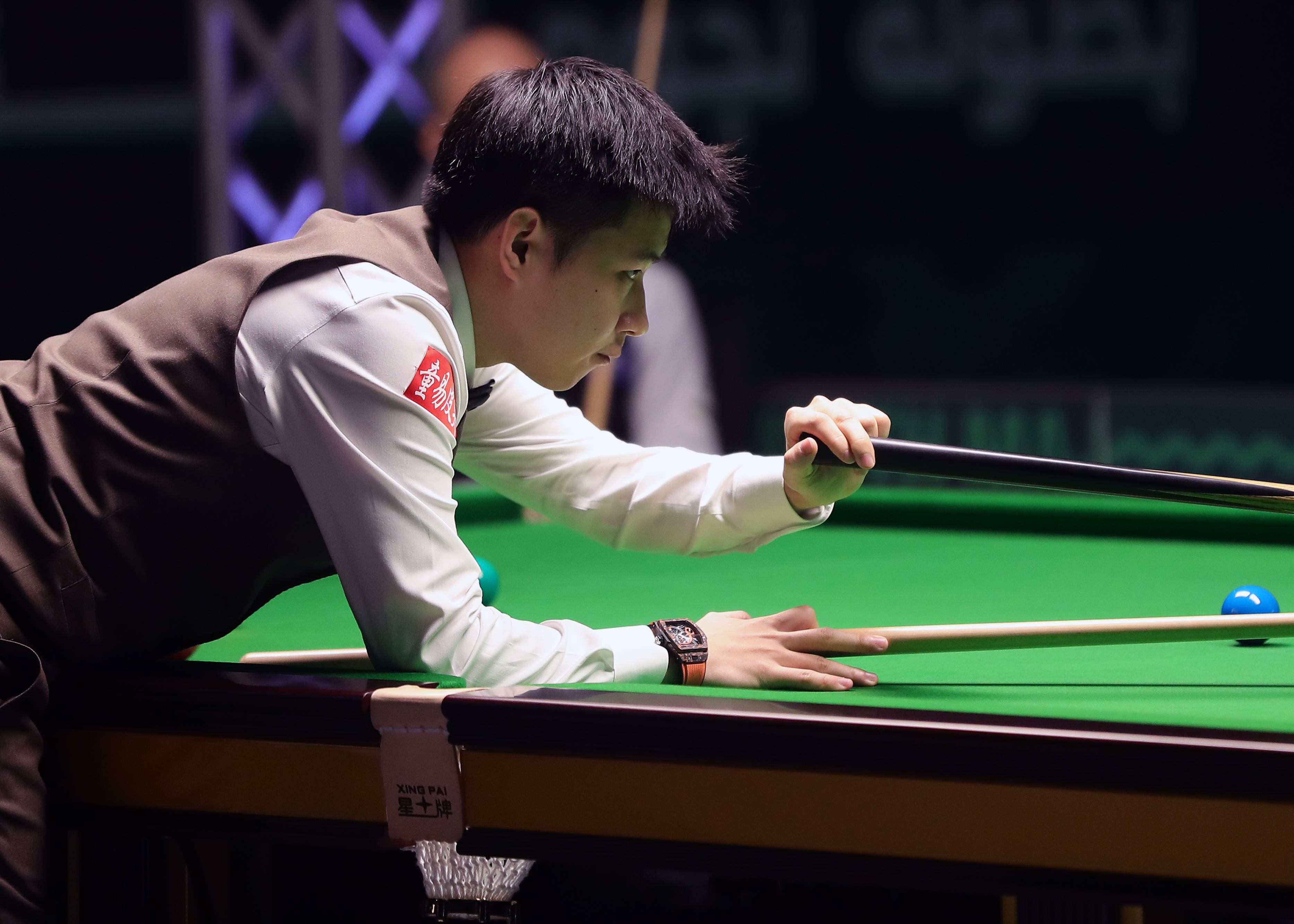 皇冠信用最新地址_（体育）斯诺克——沙特大师赛：赵心童晋级16强
