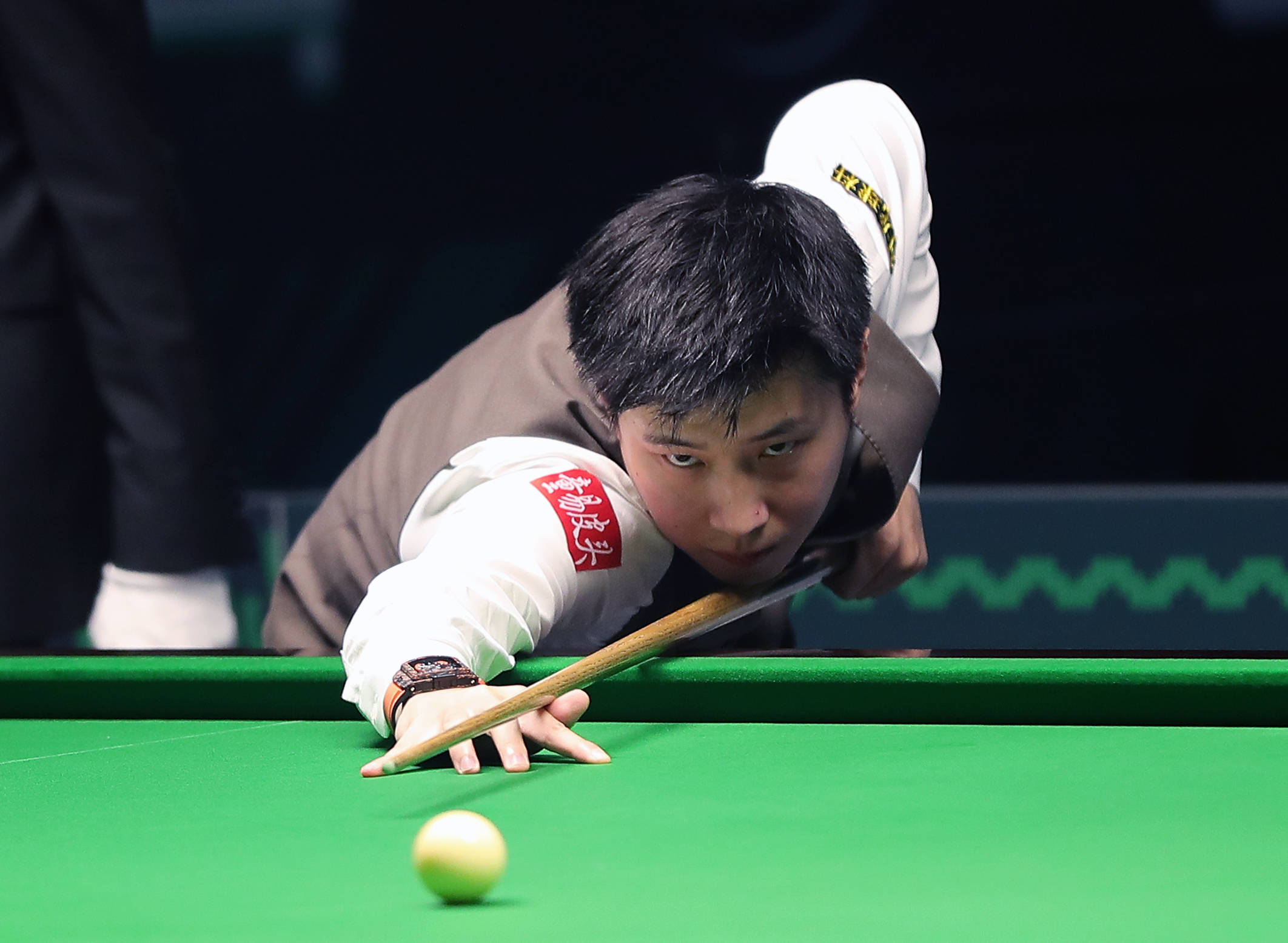 皇冠信用最新地址_（体育）斯诺克——沙特大师赛：赵心童晋级16强