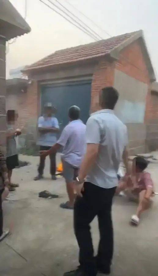 皇冠足球平台代理_34岁女子再找男友后皇冠足球平台代理，被赌徒前夫当儿子面残忍杀害；死者弟弟：姐姐曾卖房替他还赌债